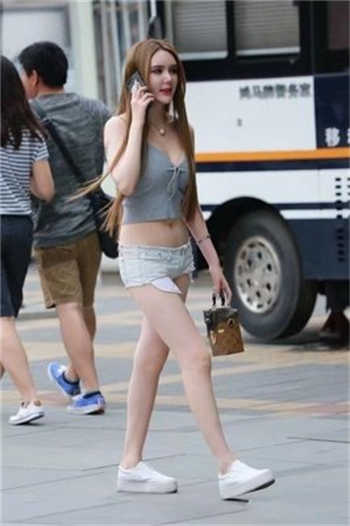 车子太颠簸你坐小杰腿上