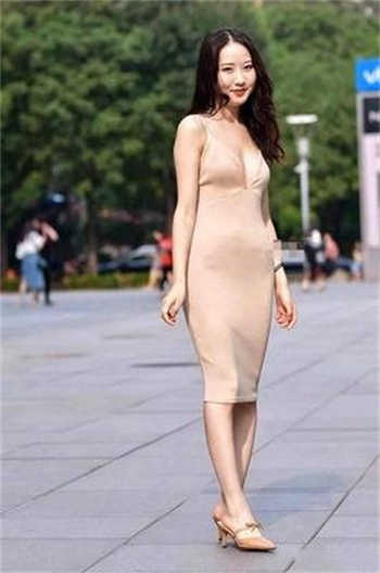 网红美少女枪械师照片