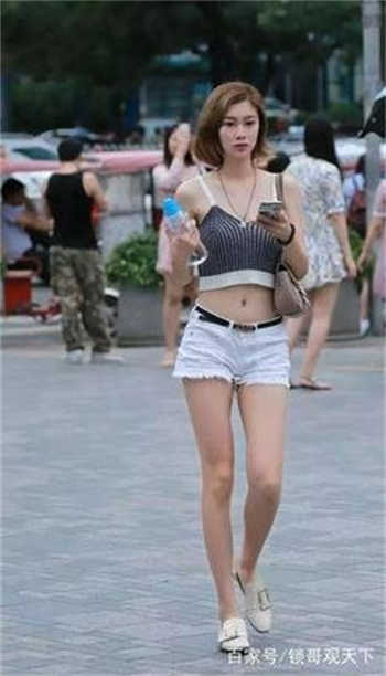 网红美少女枪械师照片