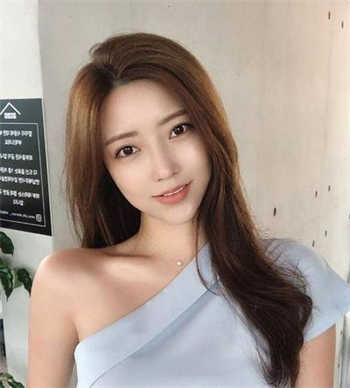 不知火舞被三个男儿上