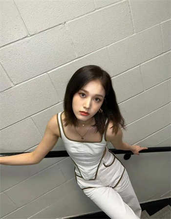 爱聊里面的女的是真的吗