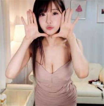 女老板坐在我脸上放屁