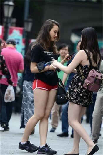 家庭主妇和快递员中文版