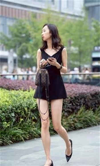 楼下的房客颖如雨衣