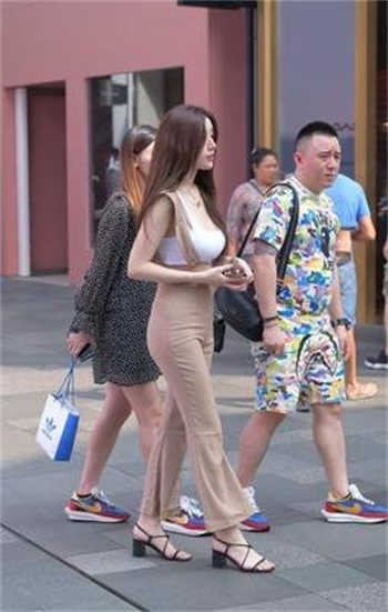 面具下的妻子黎永春