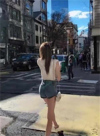 末班车后胶囊旅馆无删减