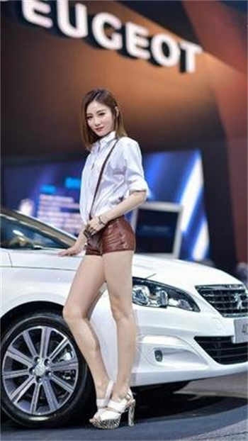 把碗放厕所里接尿喝