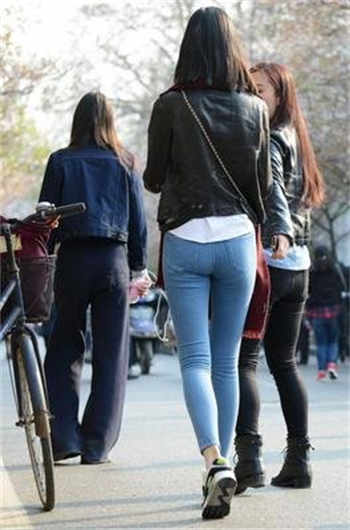 菠菜叔和兔牙妹