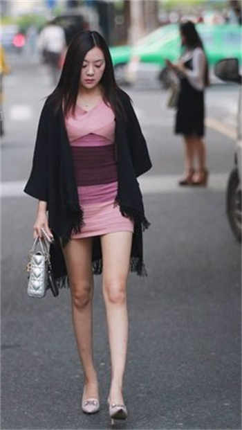 丑校长吃遍美人第一章